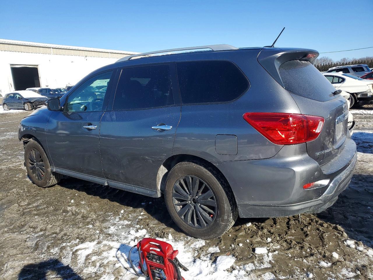 2017 Nissan Pathfinder s