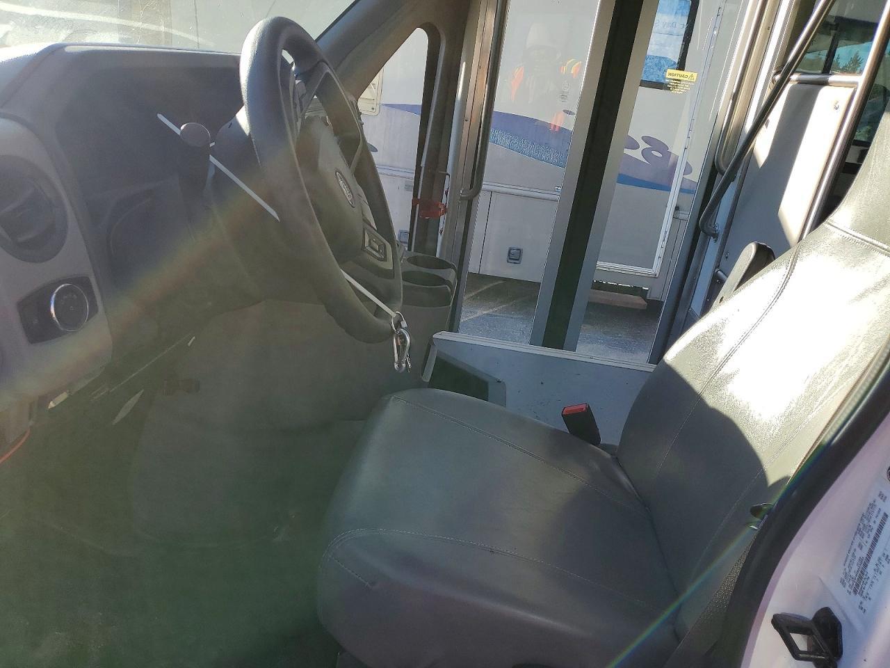 2025 Ford Econoline E450 Super Duty Cutaway Van