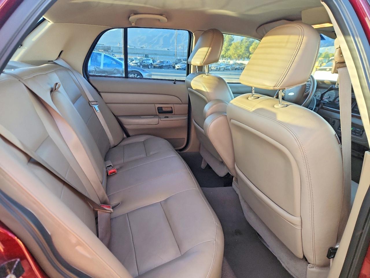 2004 Ford Crown Victoria lx