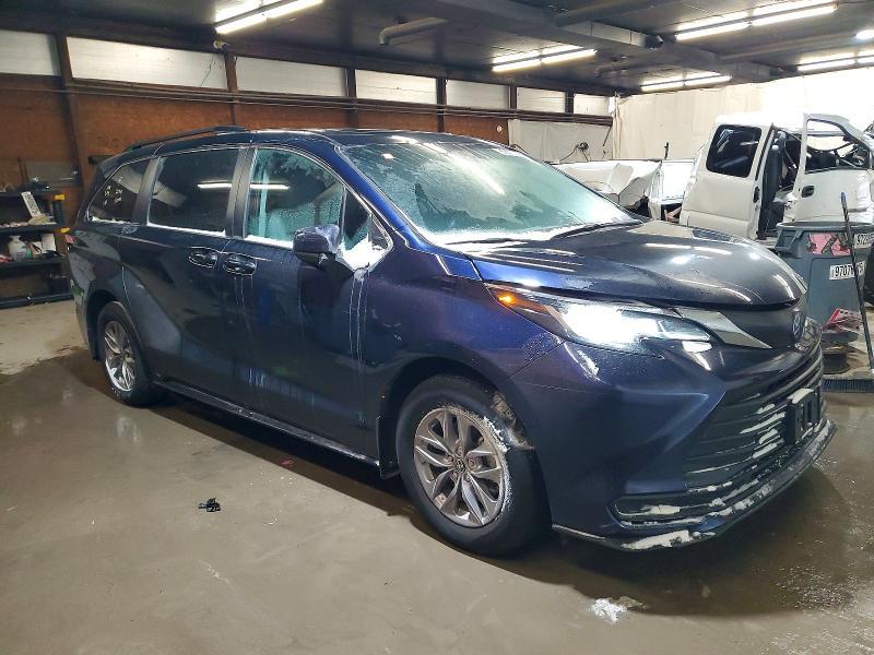 2022 Toyota Sienna le