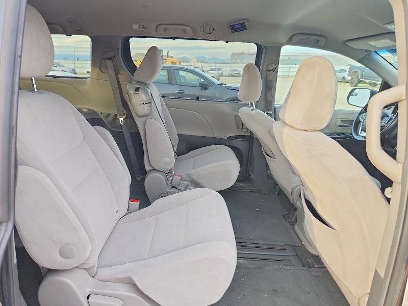 2016 Toyota Sienna le