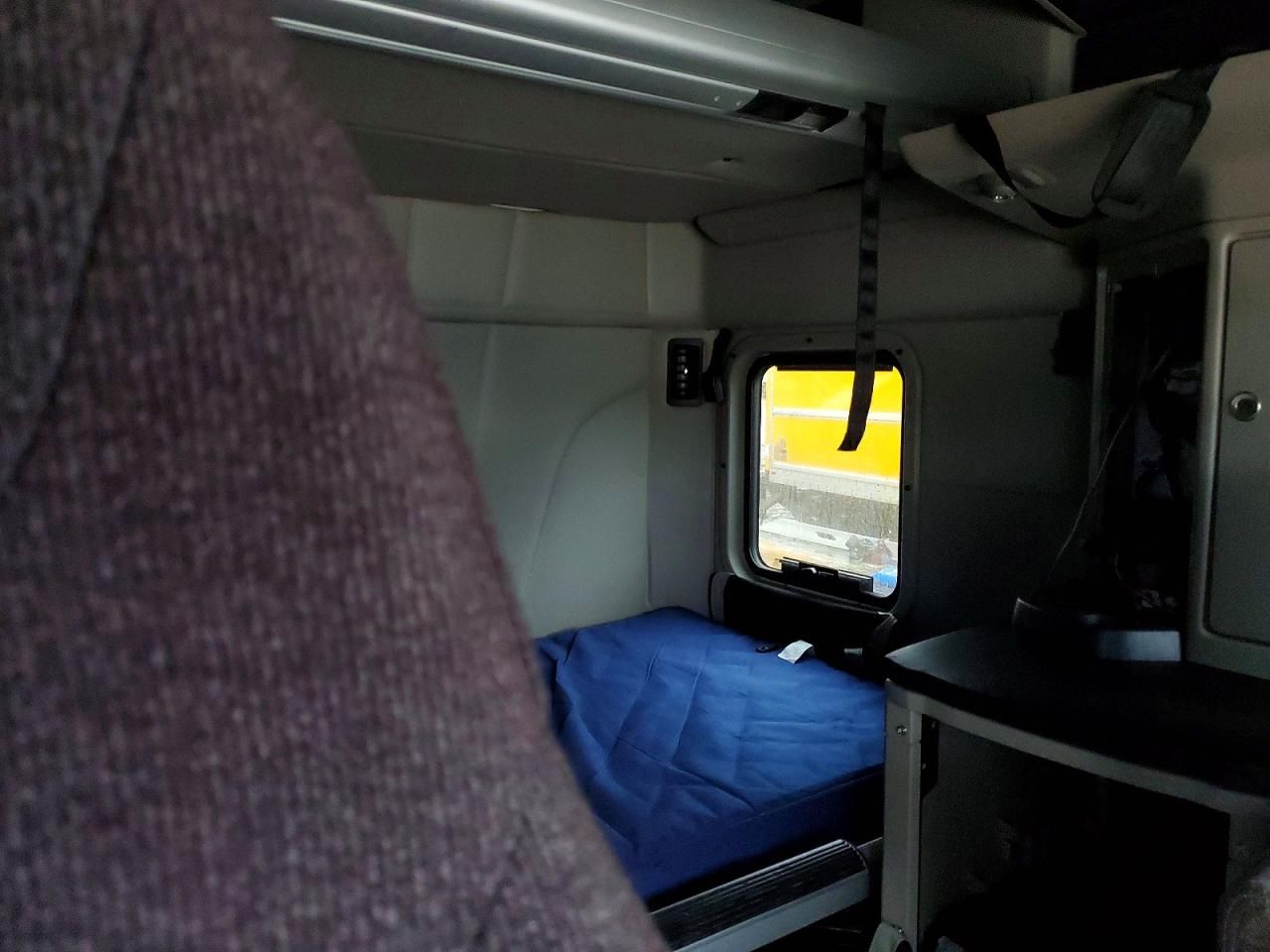 2023 Peterbilt 579 Semi Truck