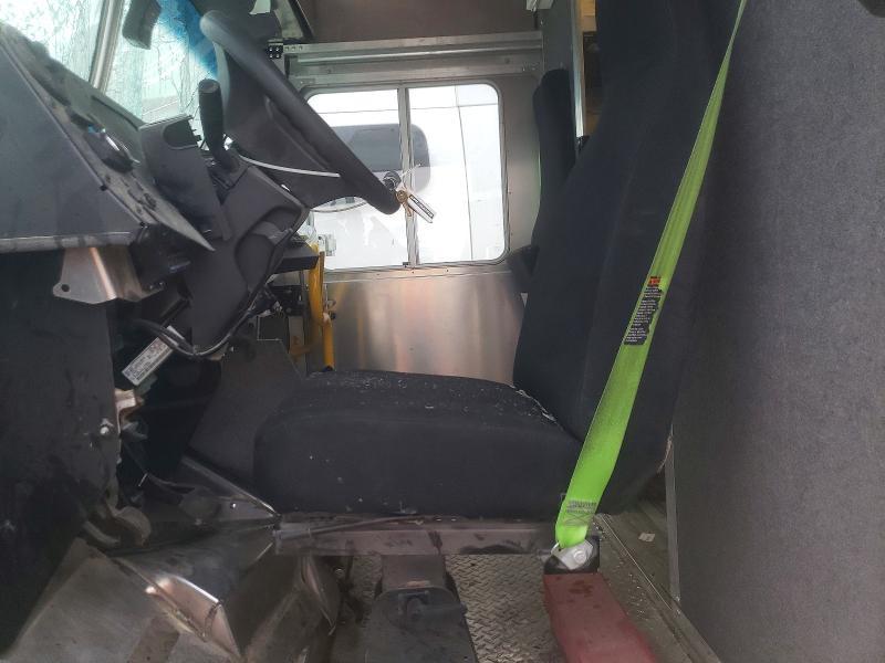 2022 Ford E450 Delivery Truck