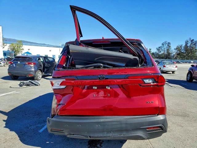 2025 Toyota Grand Highlander le