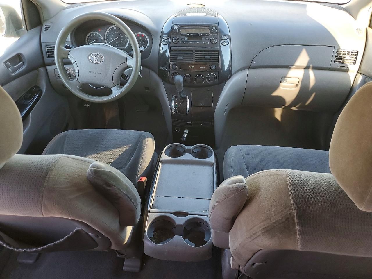 2004 Toyota Sienna ce