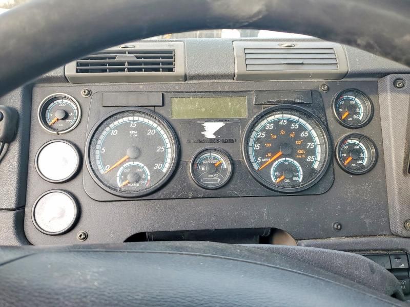 2015 Freightliner Cascadia Semi Truck