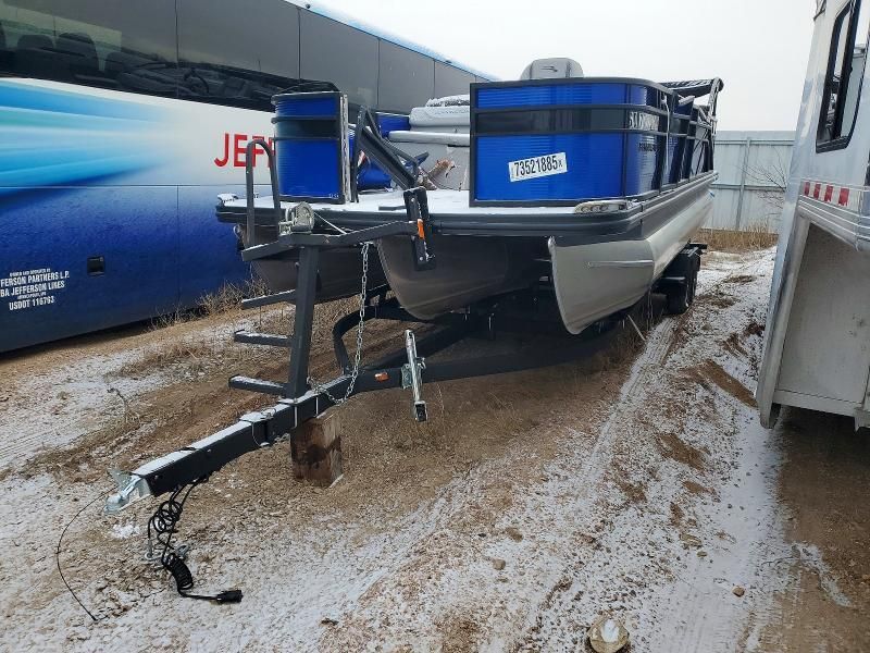 2025 Bennington Pontoon-pontoon Boat