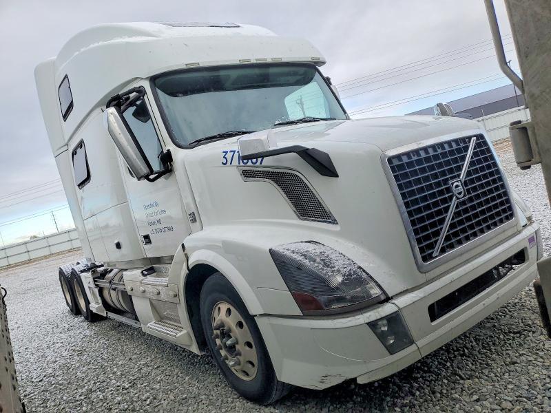 2018 Volvo VNL Semi Truck