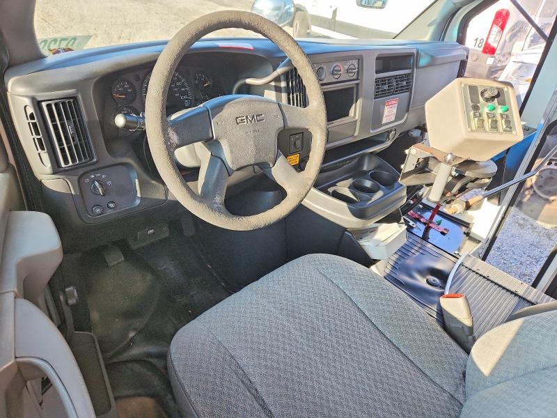 2004 GMC Savana Cutaway G3500