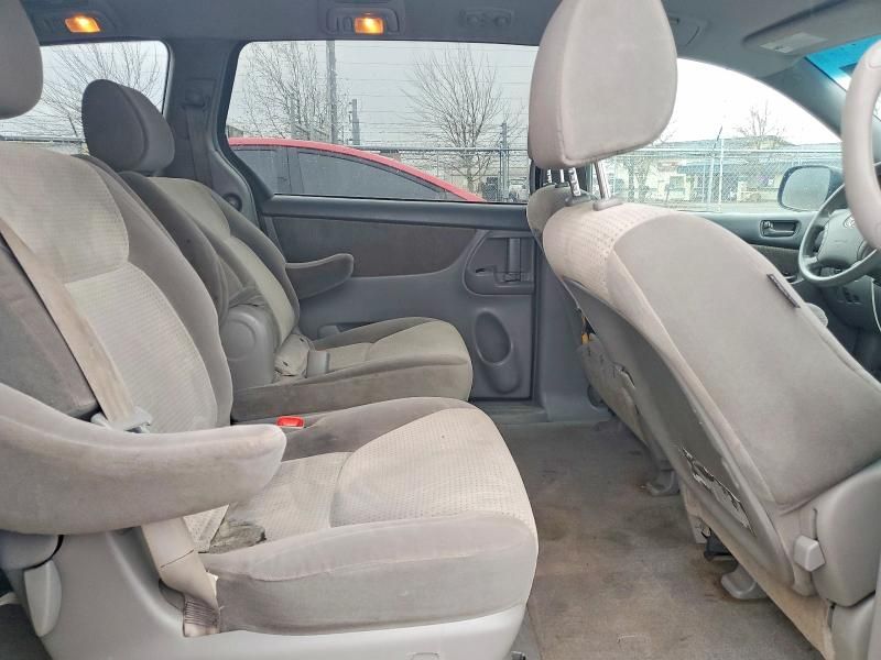 2010 Toyota Sienna le