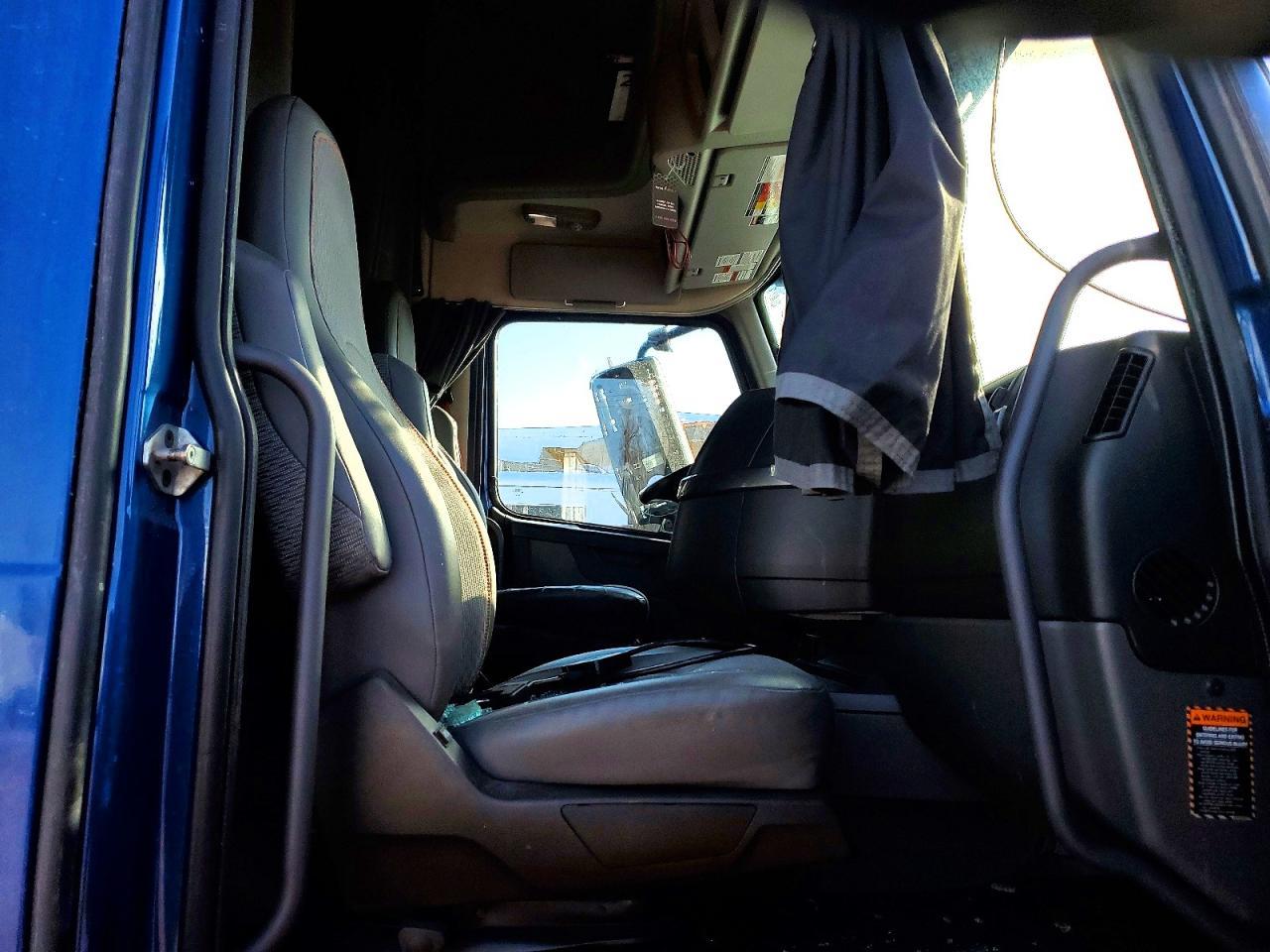 2022 Volv O VNL Semi Truck