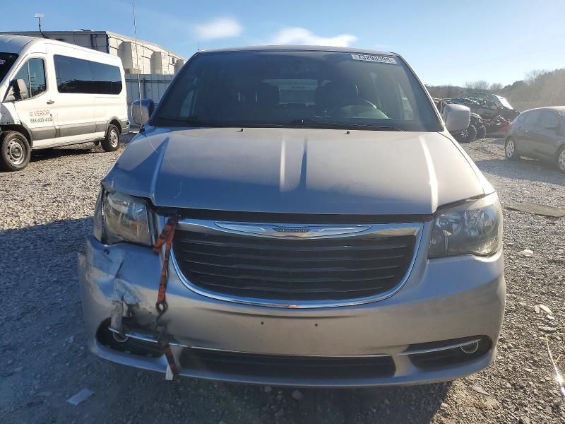 2015 Chrysler Town & Country s