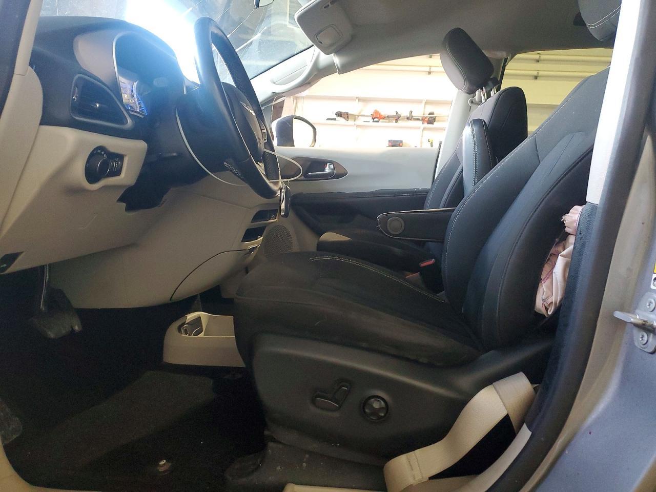 2020 Chrysler Voyager lx