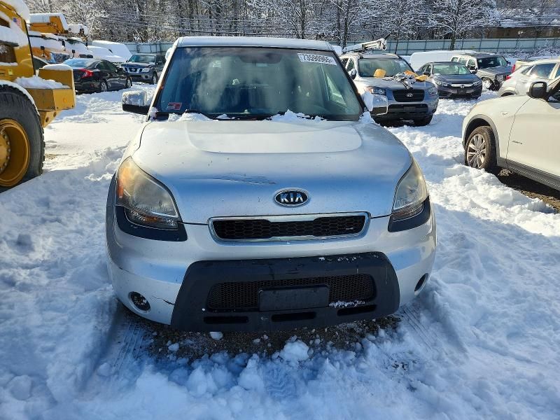 2011 KIA Soul +