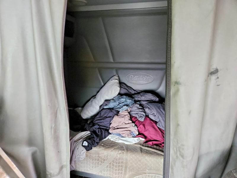 2016 Peterbilt Tractor 2016 Peterbilt 579 Semi Truck