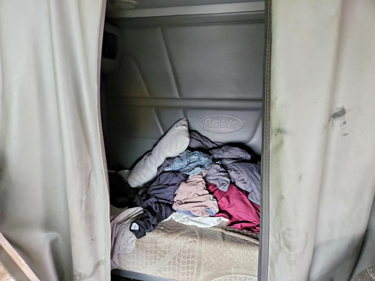 2016 Peterbilt Tractor 2016 Peterbilt 579 Semi Truck