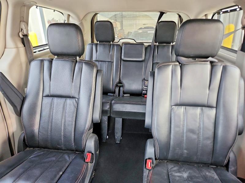 2011 Chrysler Town & Country Touring l