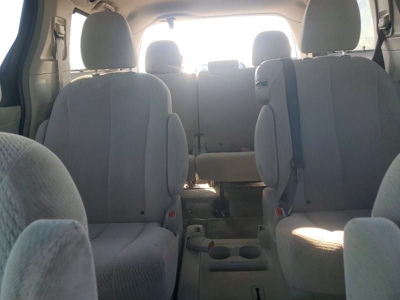 2013 Toyota Sienna le