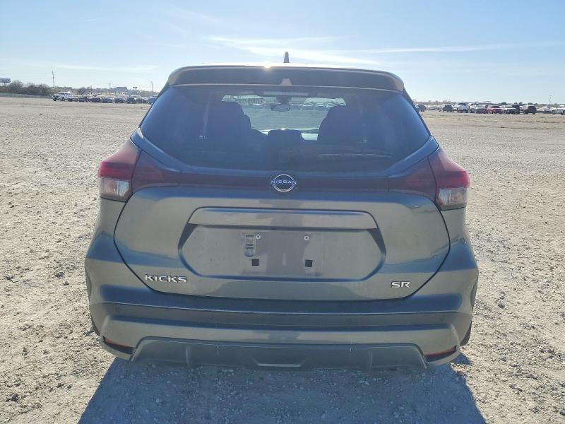2022 Nissan Kicks sr