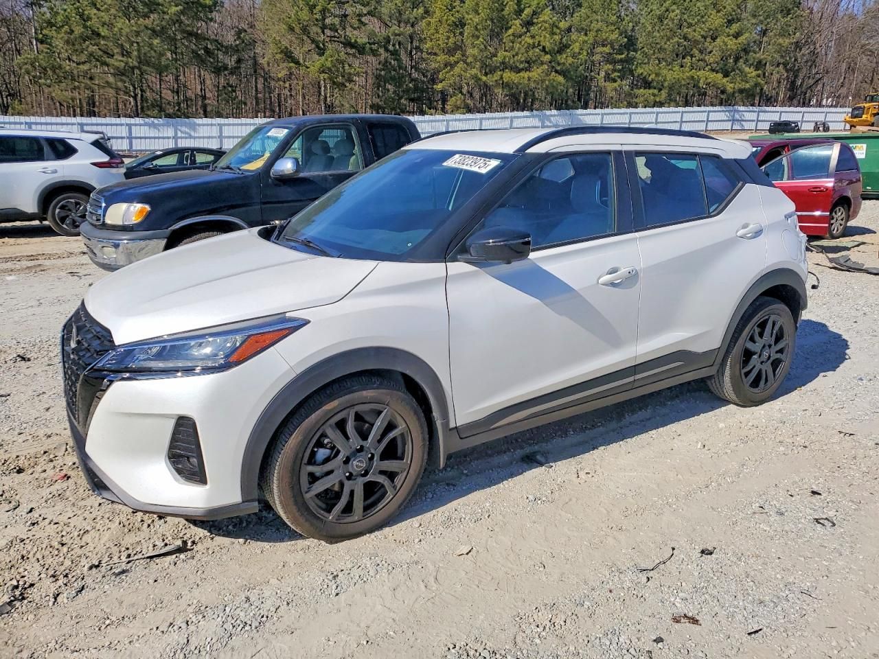 2024 Nissan Kicks sr