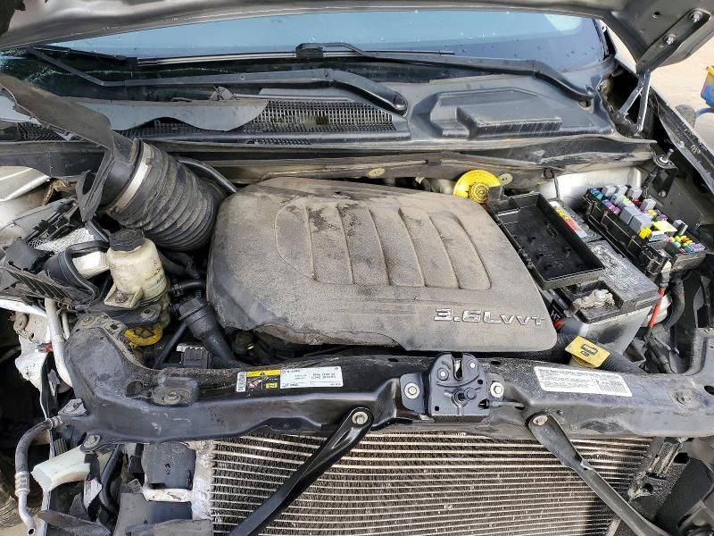 2014 Chrysler Town & Country Touring l