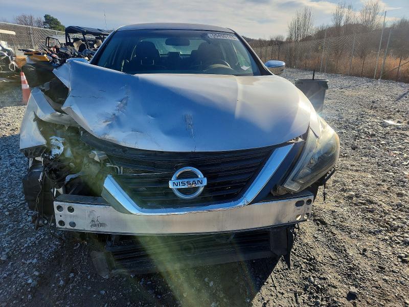 2016 Niss Altima 2.5 sr