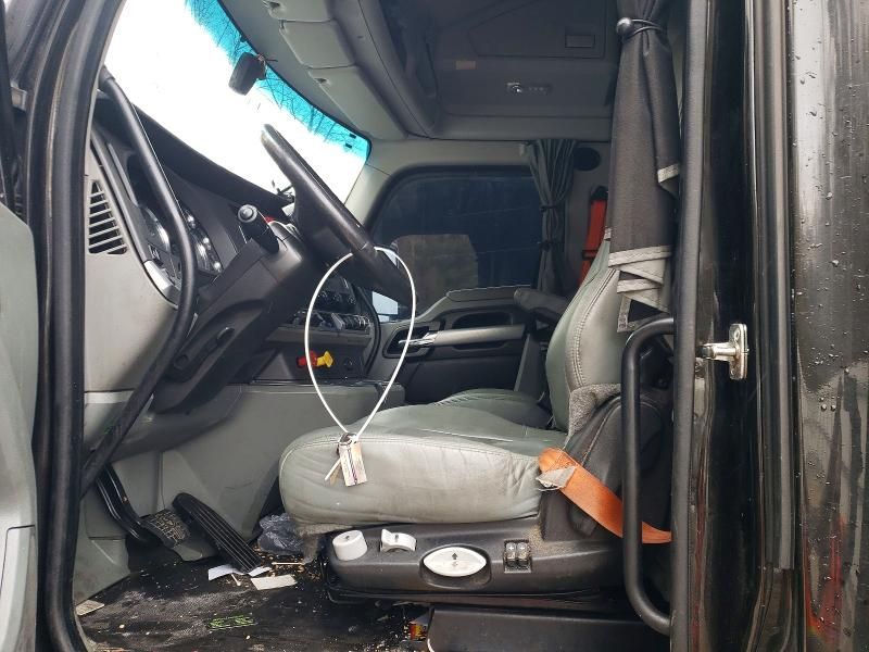 2021 Kenworth T680 Semi Truck