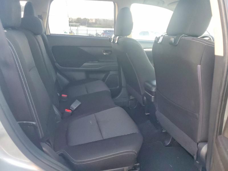 2018 Mitsubishi Outlander es