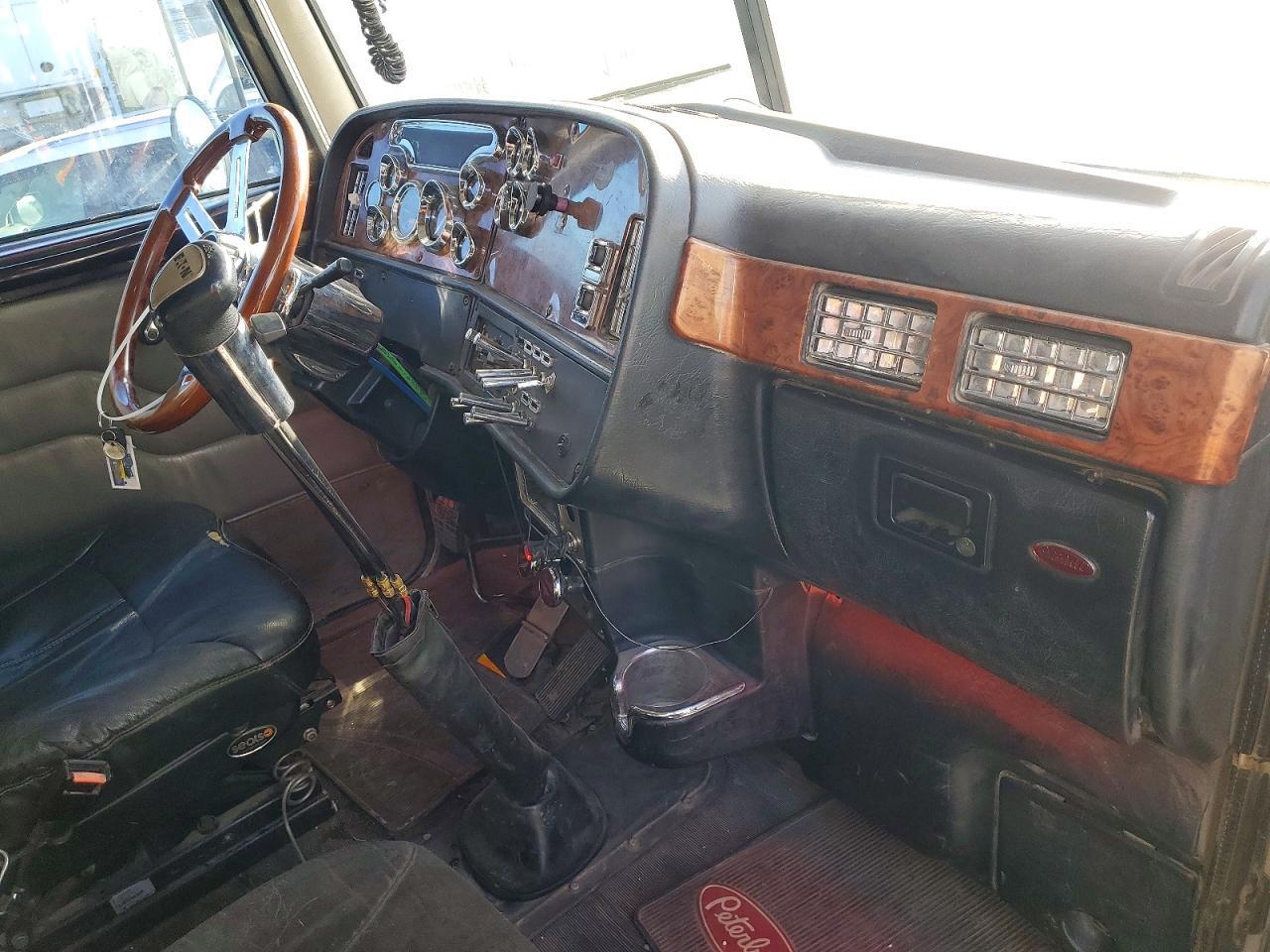 2005 Peterbilt 379 Semi Truck