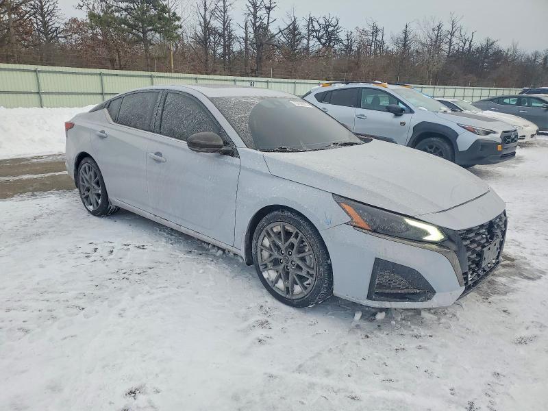 2024 Nissan Altima 2.0 sr