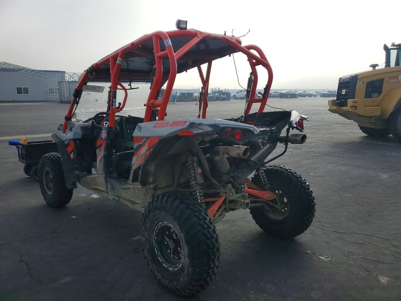 2016 Can-Am Maverick Max 1000R DPS