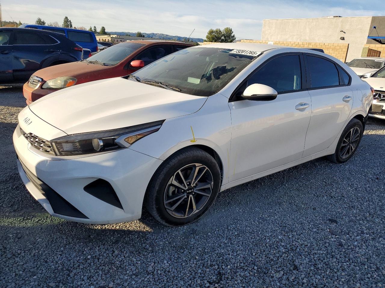 2023 KIA Forte lx