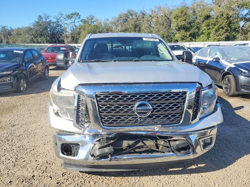 2017 Nissan Titan sv