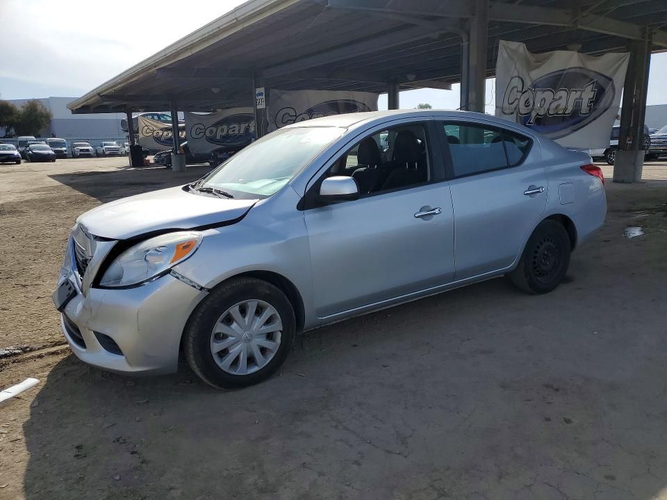 2013 Nissan Versa s