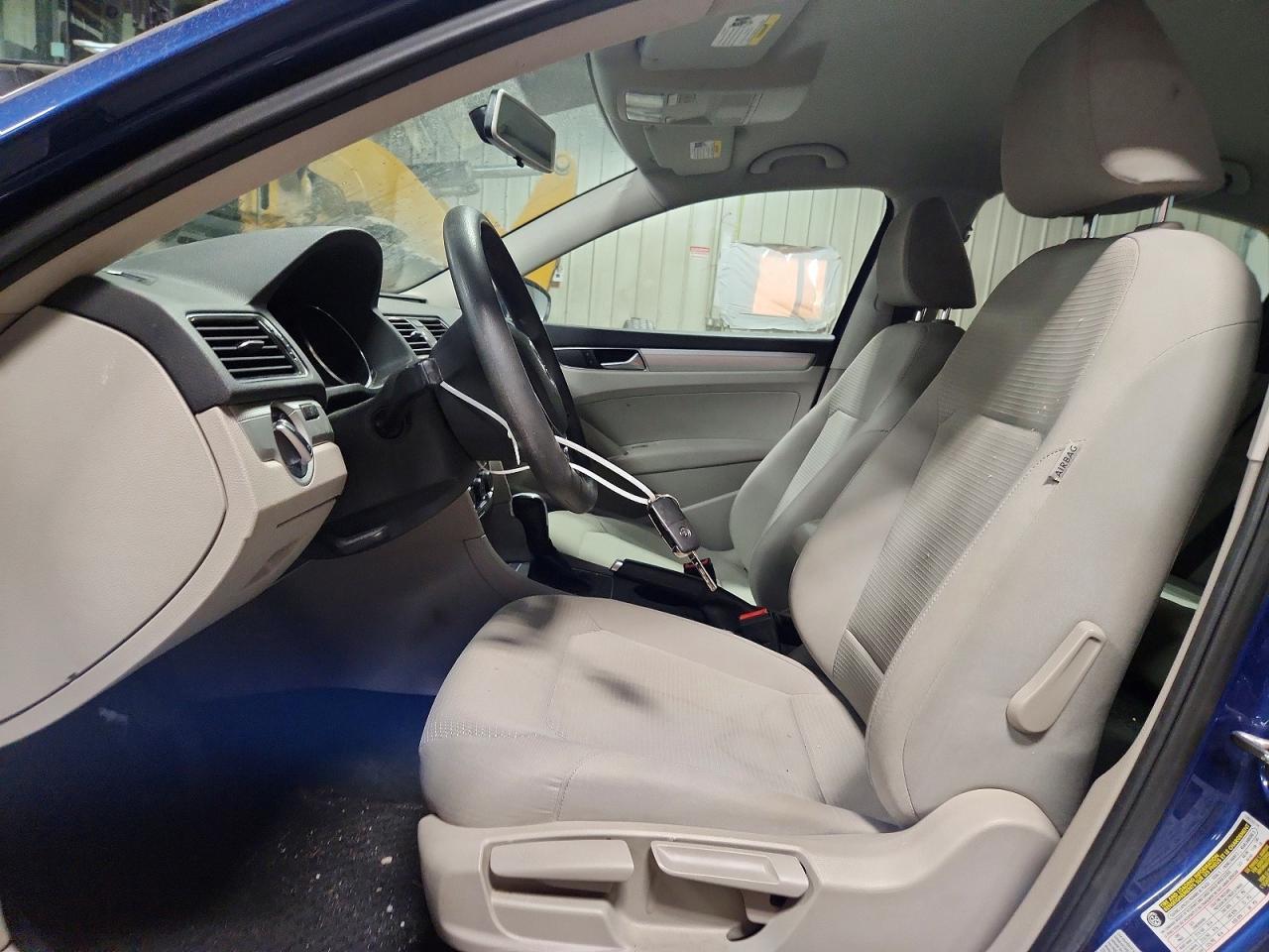 2016 Volkswagen Passat s