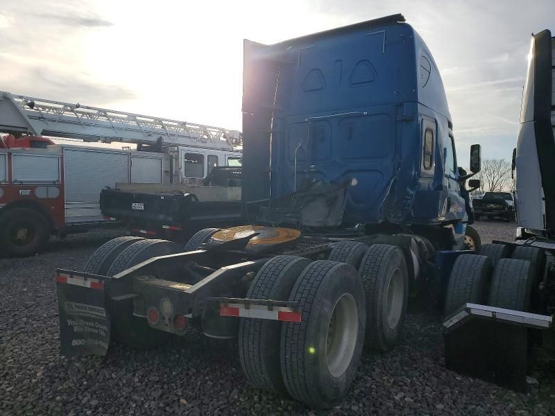 2019 Freightliner Cascadia 126 Semi Truck