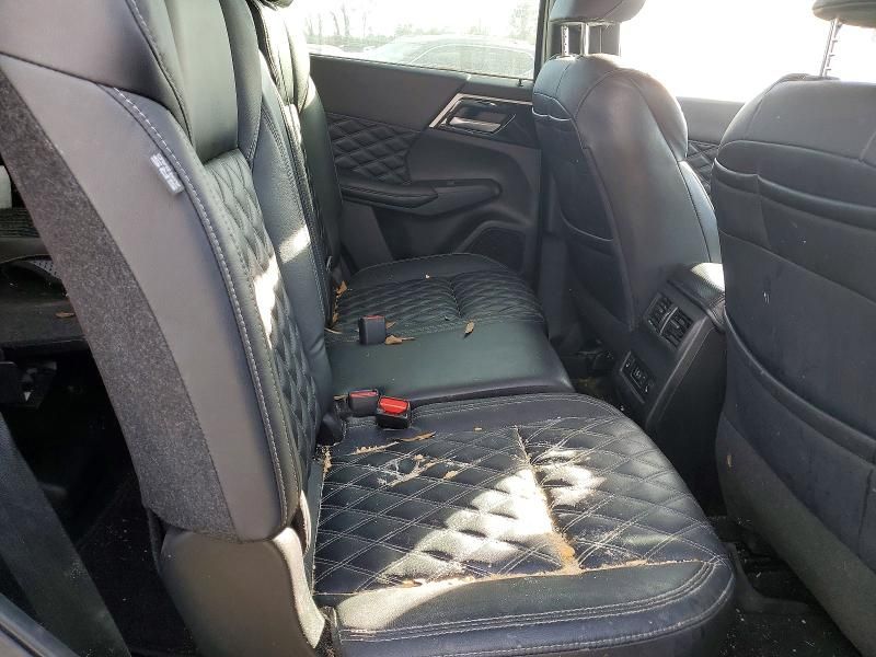 2022 Mitsubishi Outlander sel