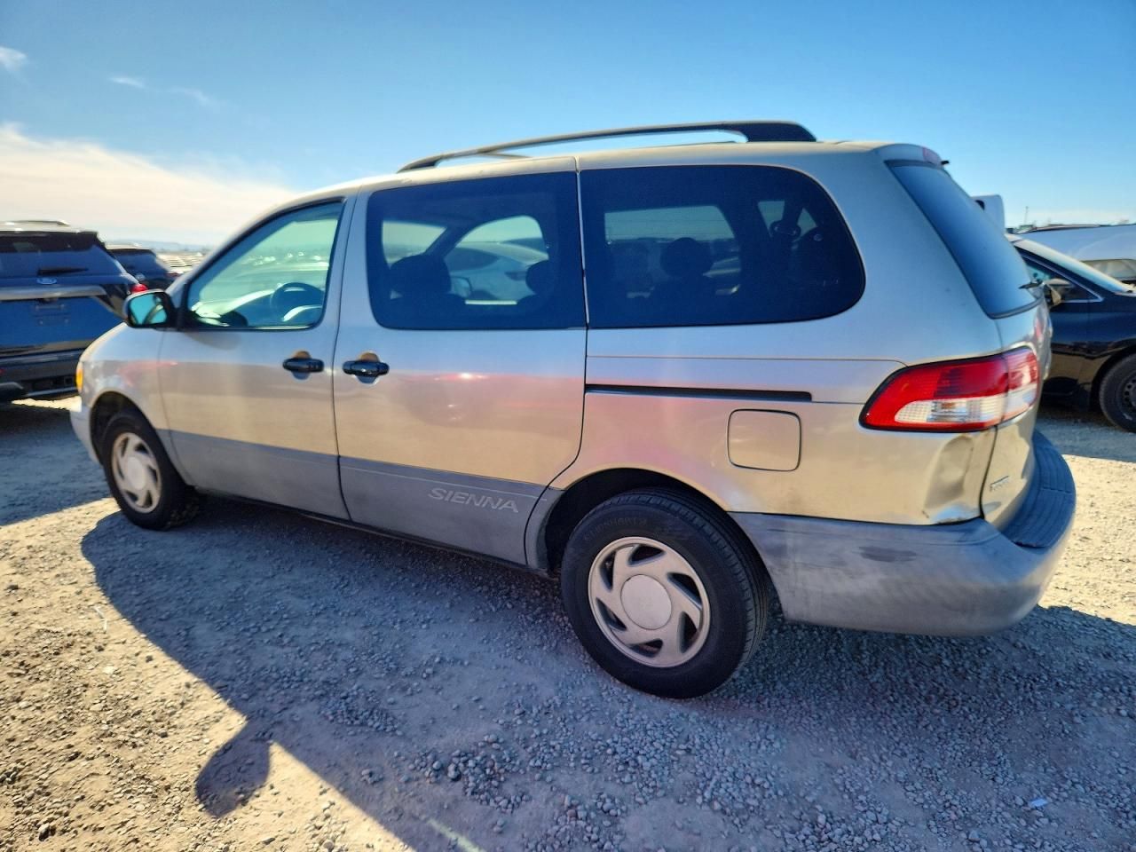 2002 Toyota Sienna le