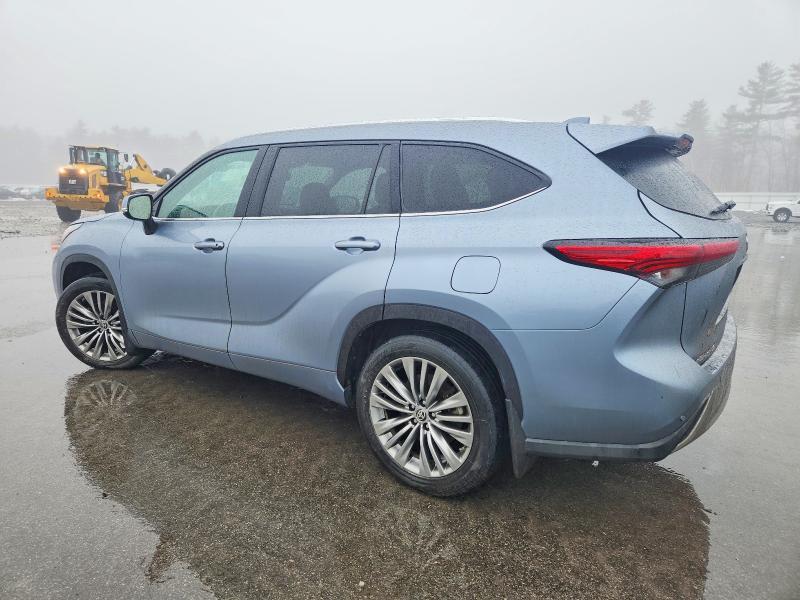 2022 Toyota Highlander Platinum