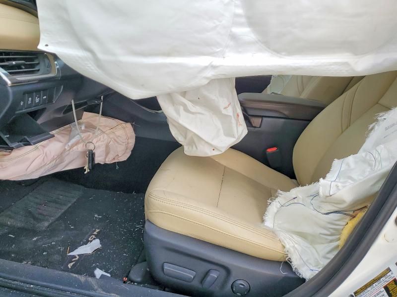 2017 Toyota Avalon Hybrid