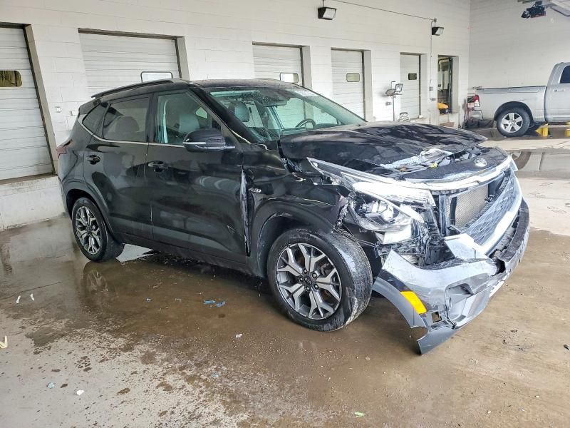 2021 KIA Seltos ex