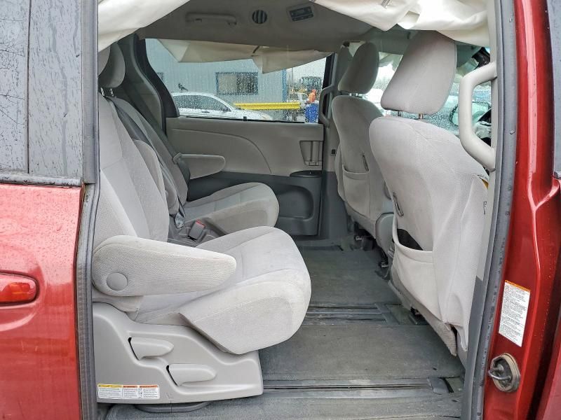 2016 Toyota Sienna le