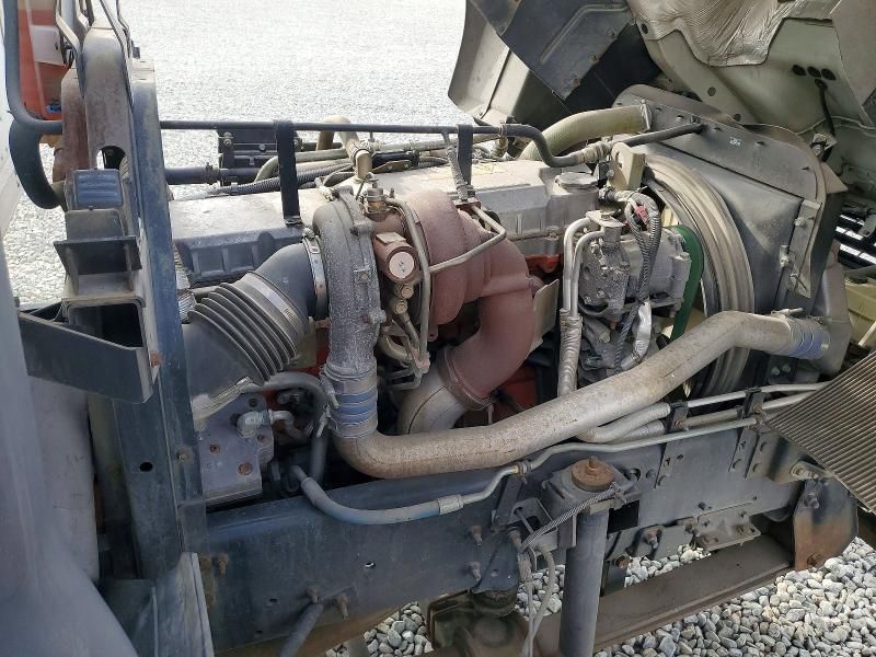 2005 Chevrolet T7500 BOX Truck