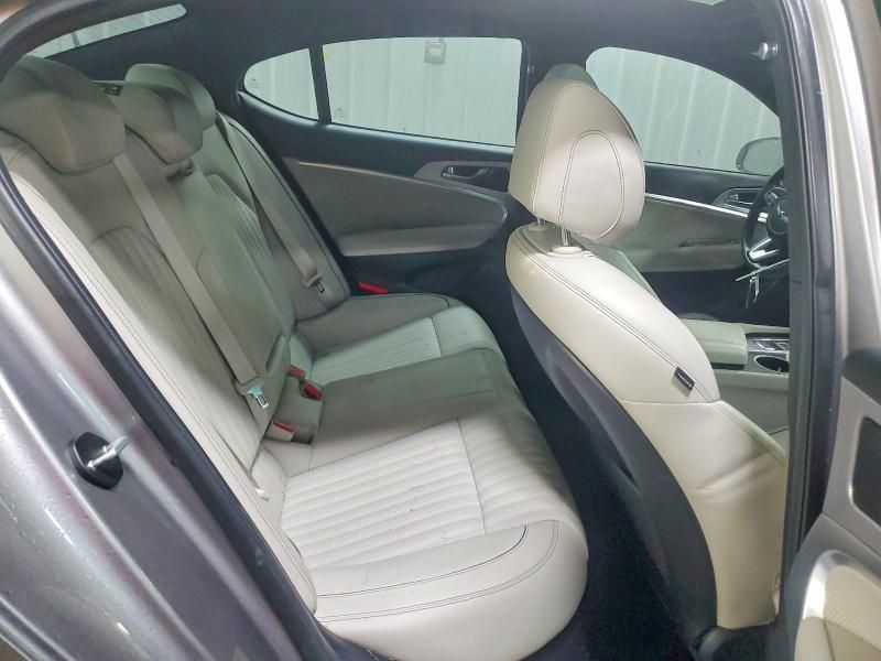 2022 Genesis G70 Base