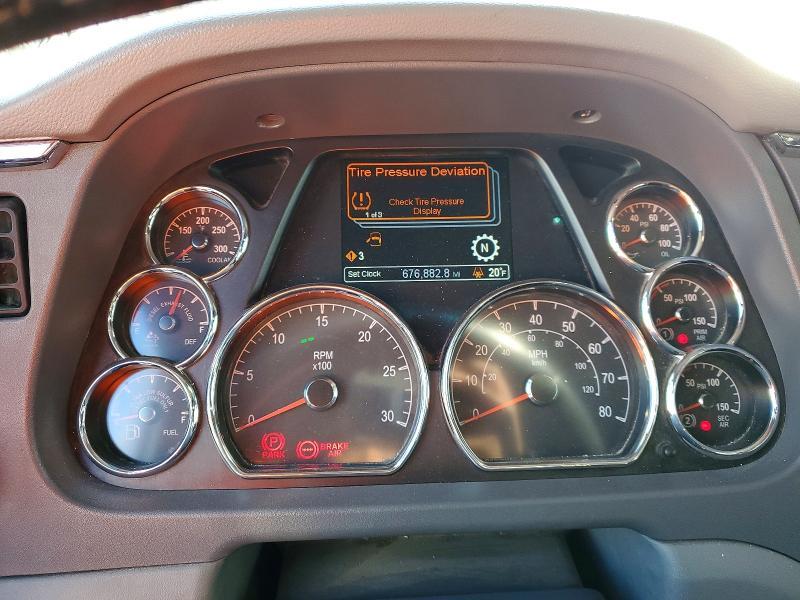 2016 Peterbilt 579 Semi Truck