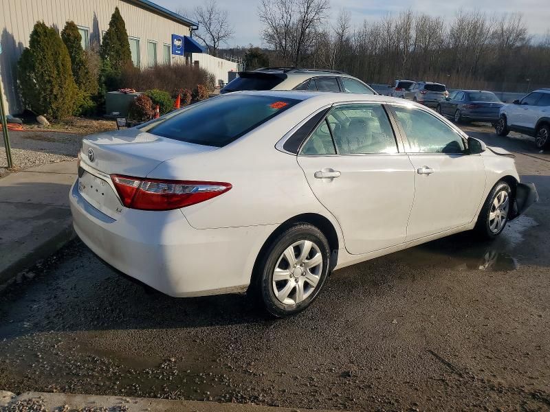 2016 Toyota Camry le