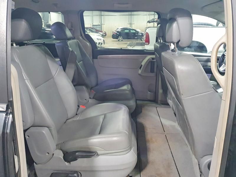 2012 Volkswagen Routan se