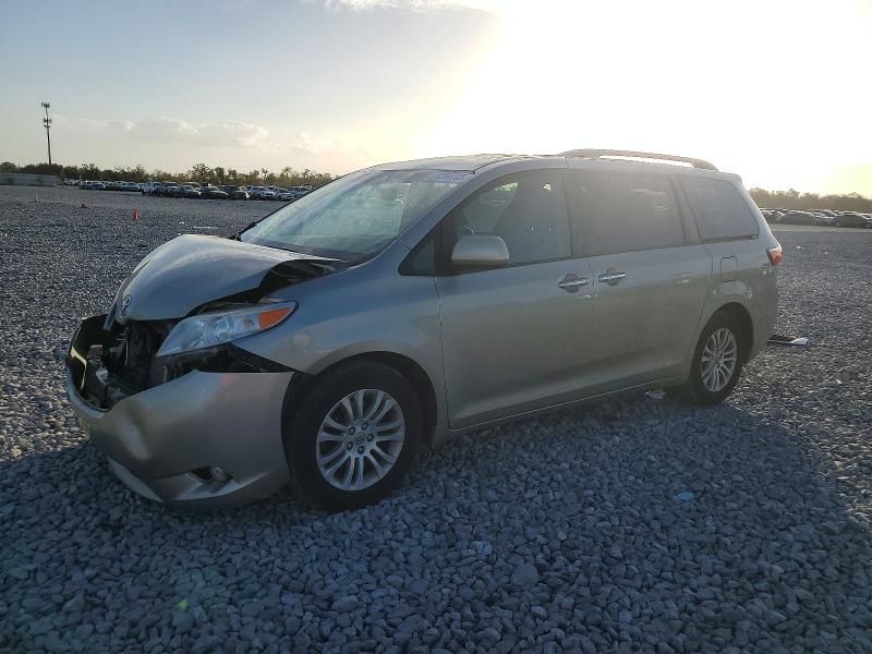 2015 Toyota Sienna xle