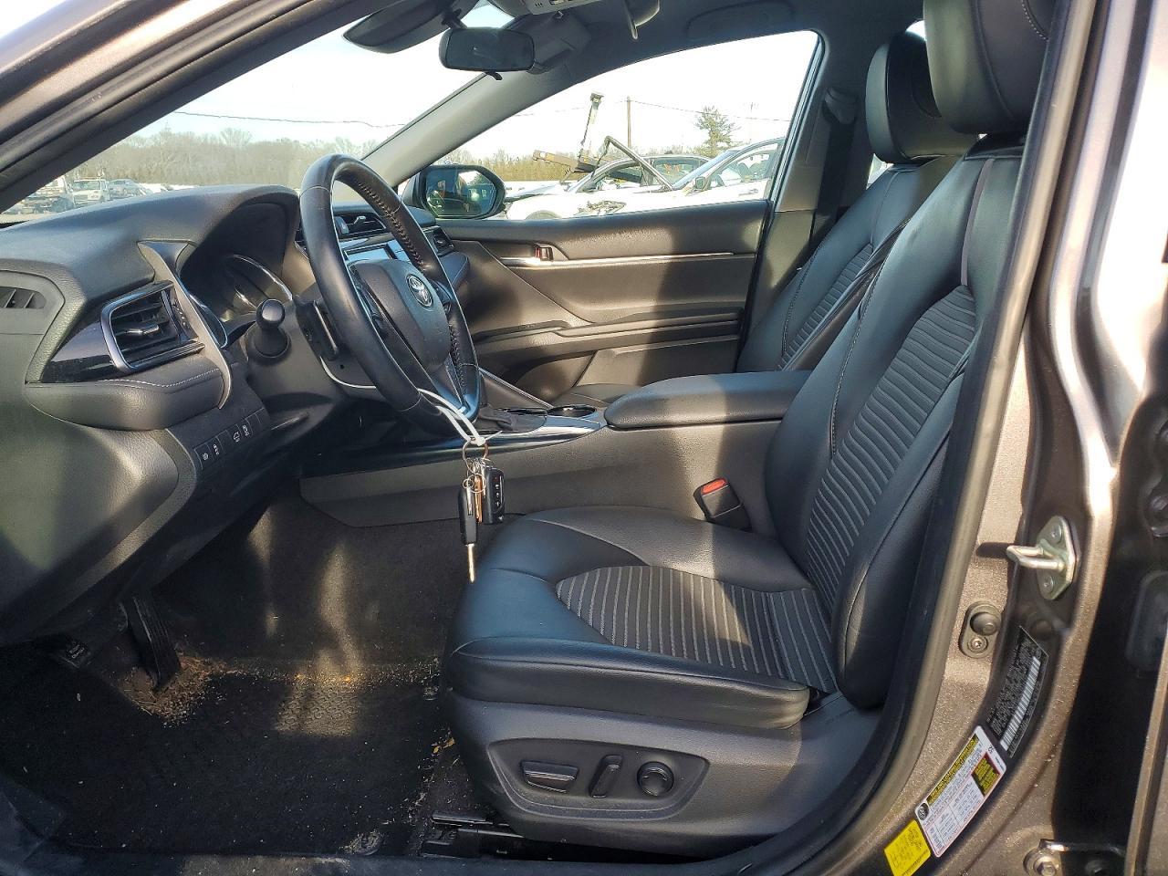 2020 Toyota Camry se