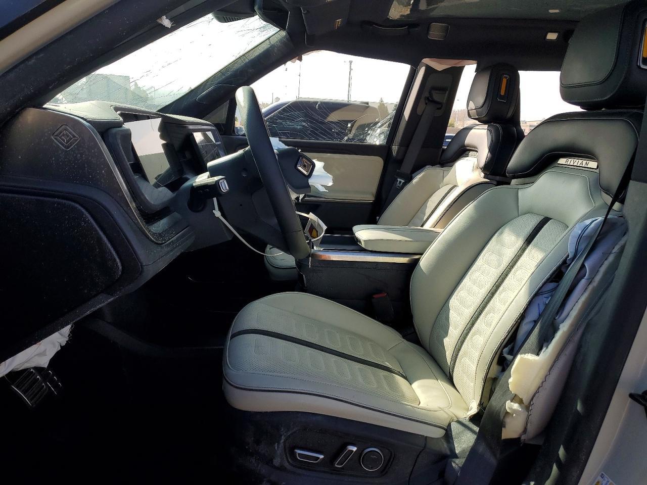 2025 Rivian R1T Adventure